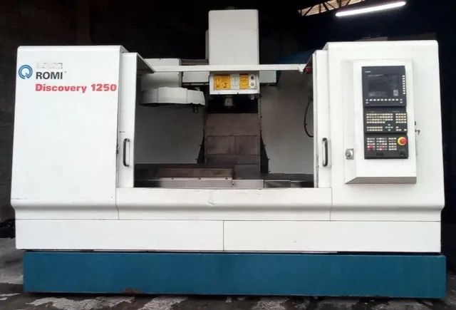 Centro de Usinagem D1250 Ano 2002