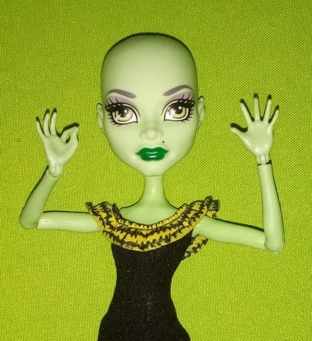 Boneca monster high verde