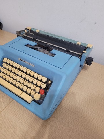 Máquina de escrever Olivetti Studio 46