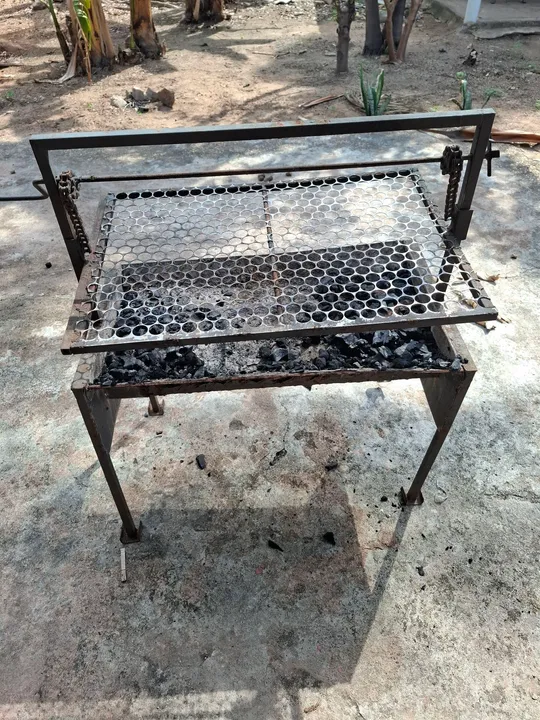 Churrasqueira de Ferro - Ideal para Churrasco em família