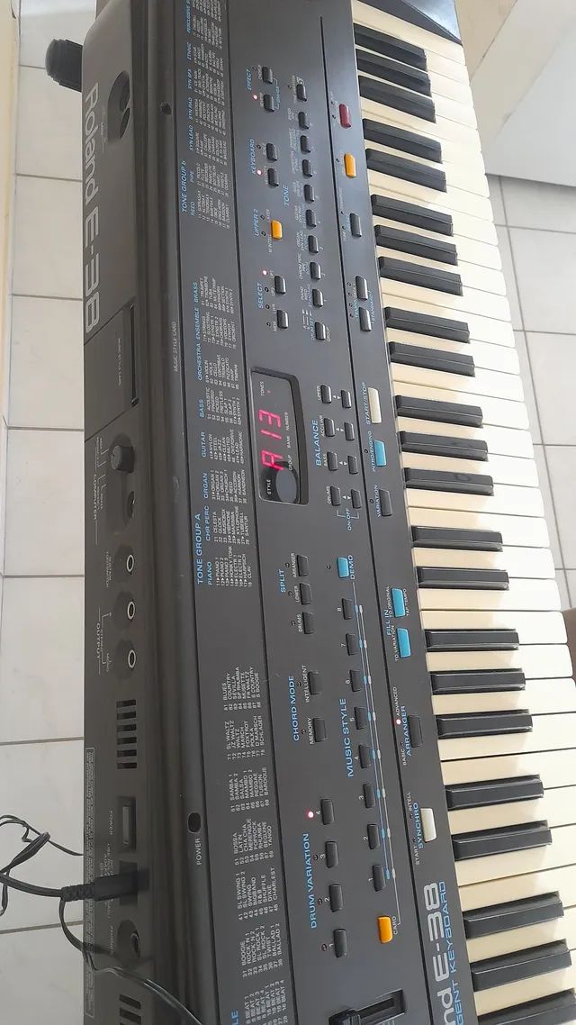 Teclado Arranjador Roland E-38 - Instrumentos Musicais - Boehmerwald 