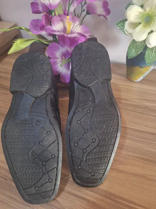 Sapato NOVO em couro, tamanho 29, porém grande, calça equivalente ao 31/32 - Foto 4