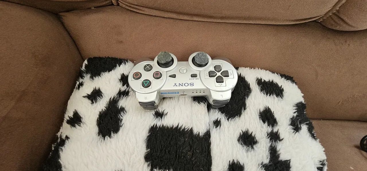 CONTROLE PS3 CINZA SONY IMPECÁVEL SEM TESTE FOTOS FAZ PARTE DO ANÚNCIO - Foto 3