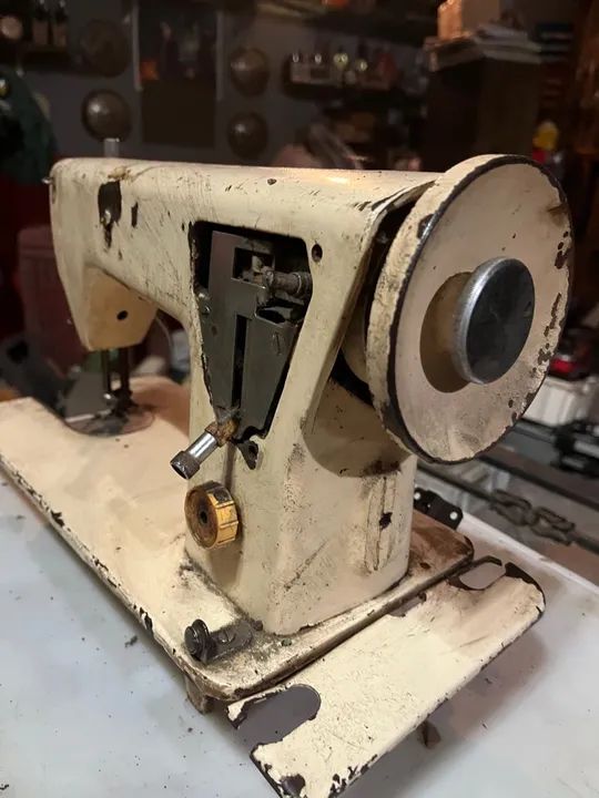 Máquina Singer antiga  - Foto 3