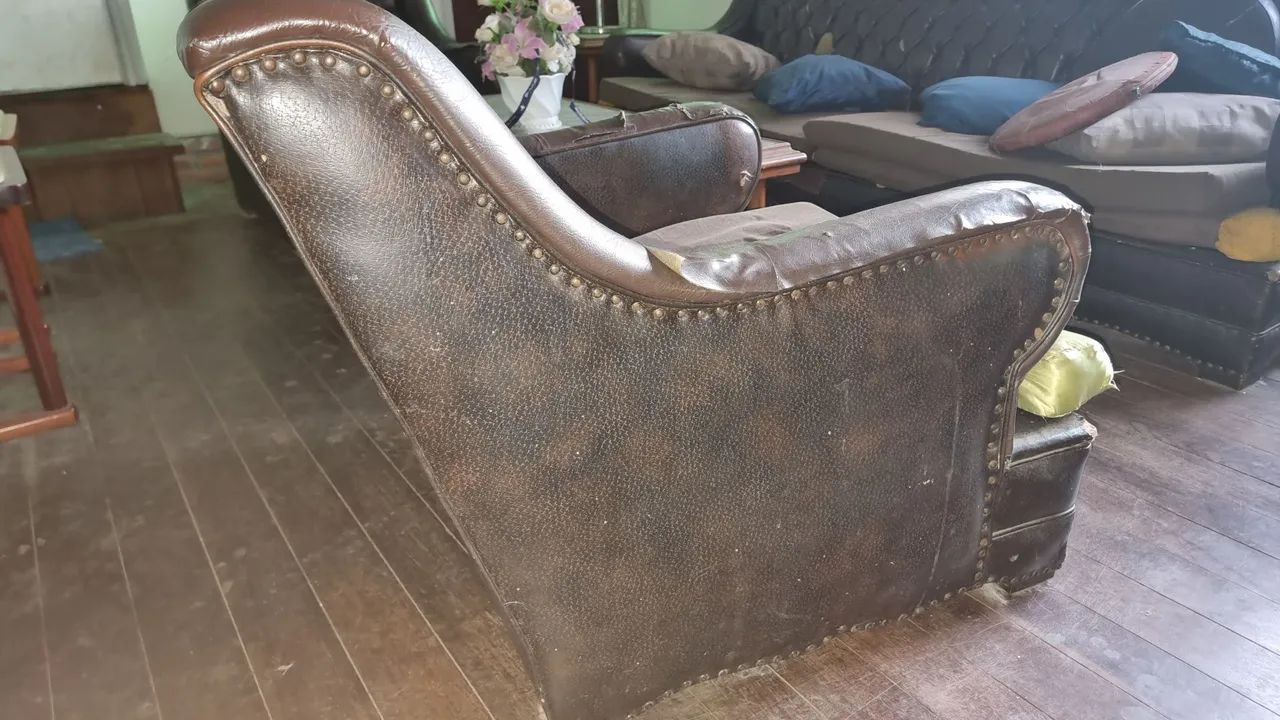 Sofá de 4 lugares e 2 poltronas de couro legítimo - Foto 4