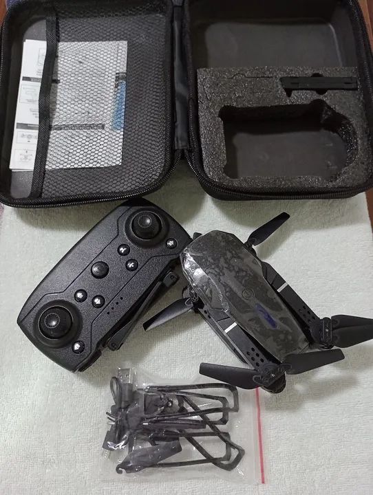 Drone com controle remoto e acessórios - Foto 2