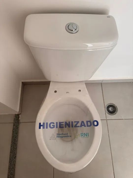 Vasos sanitários, pias com cubas.