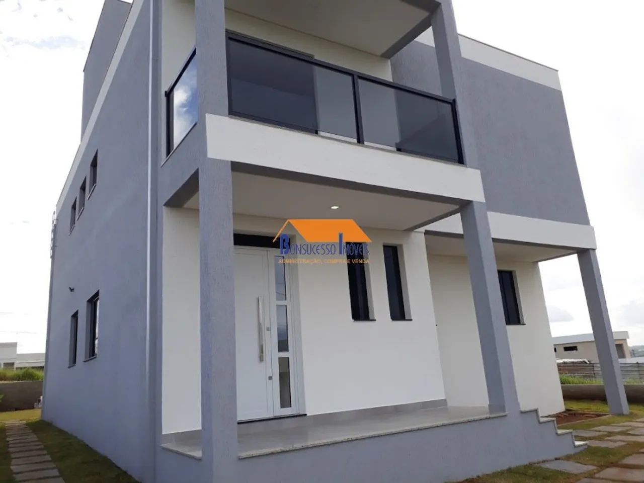 Casa comercial de 5 quartos no bairro Residencial Gran Park