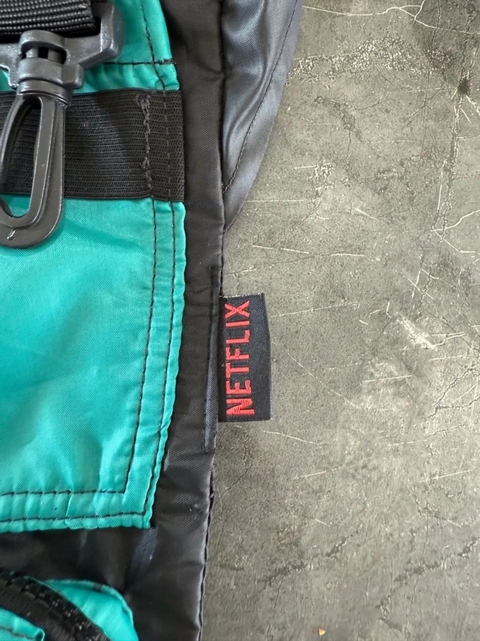 Bolsa Netflix Colorida com Múltiplos Compartimentos - Foto 2