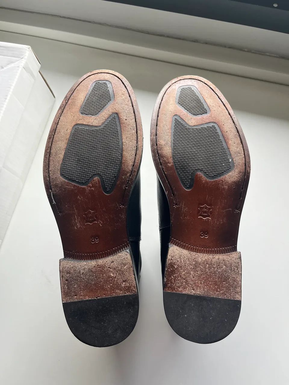 Bota Chelsea solado em couro - Foto 4