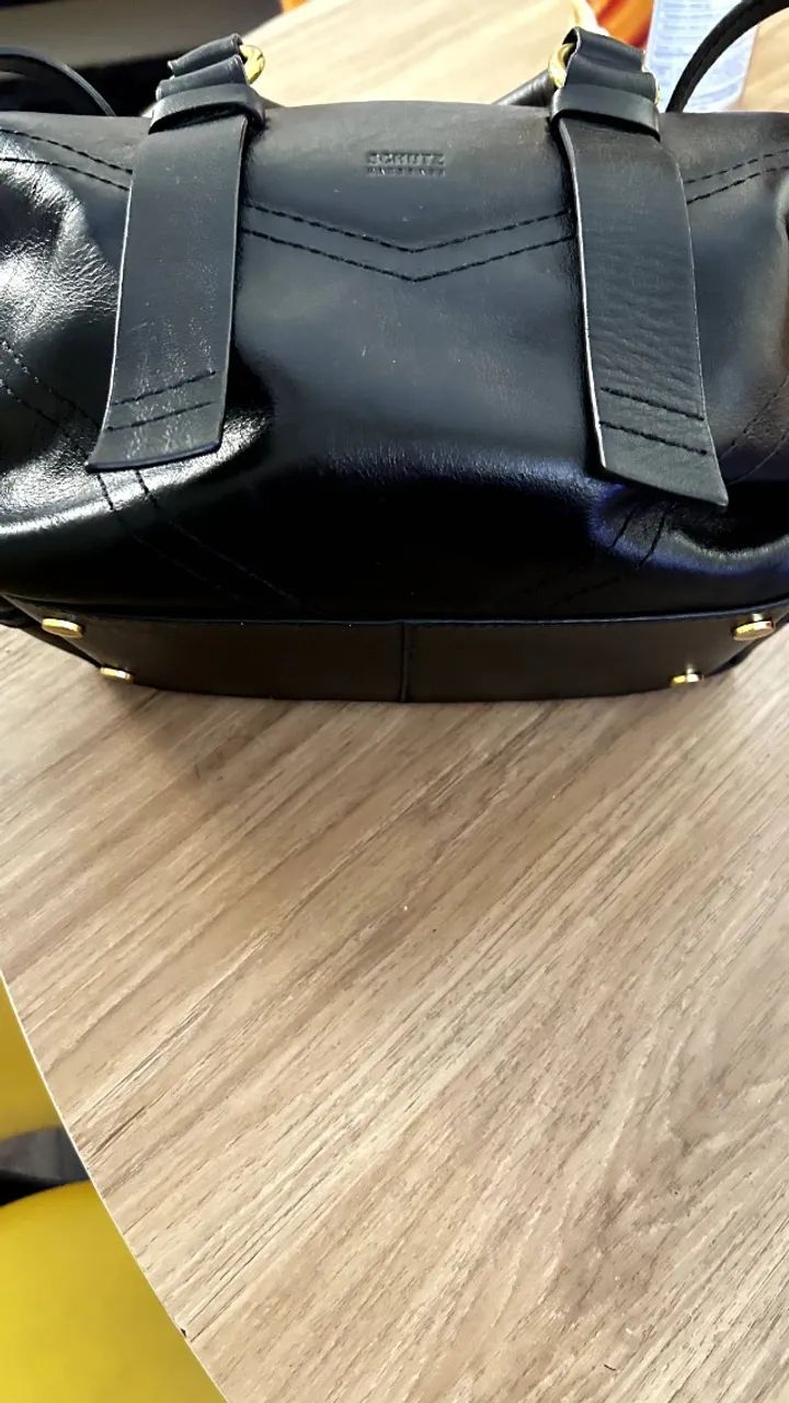 Bolsa em couro da Schutz- modelo bau