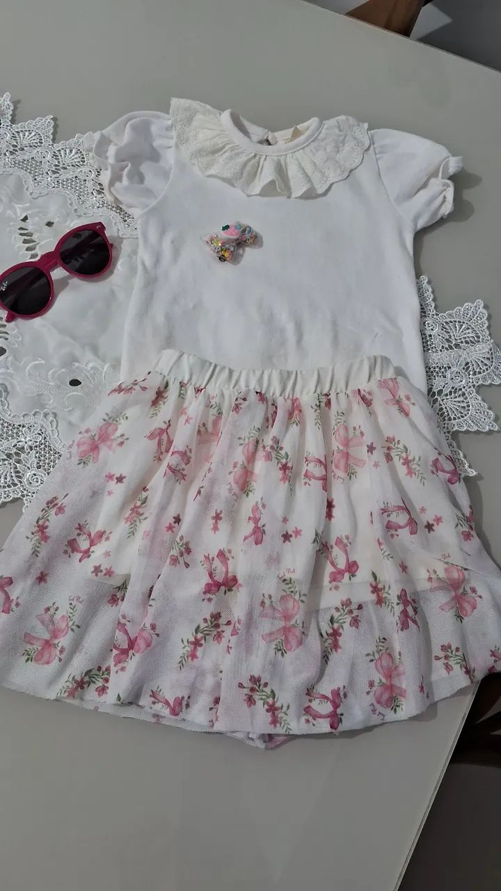 Conjunto Blusa e Saia Infantil