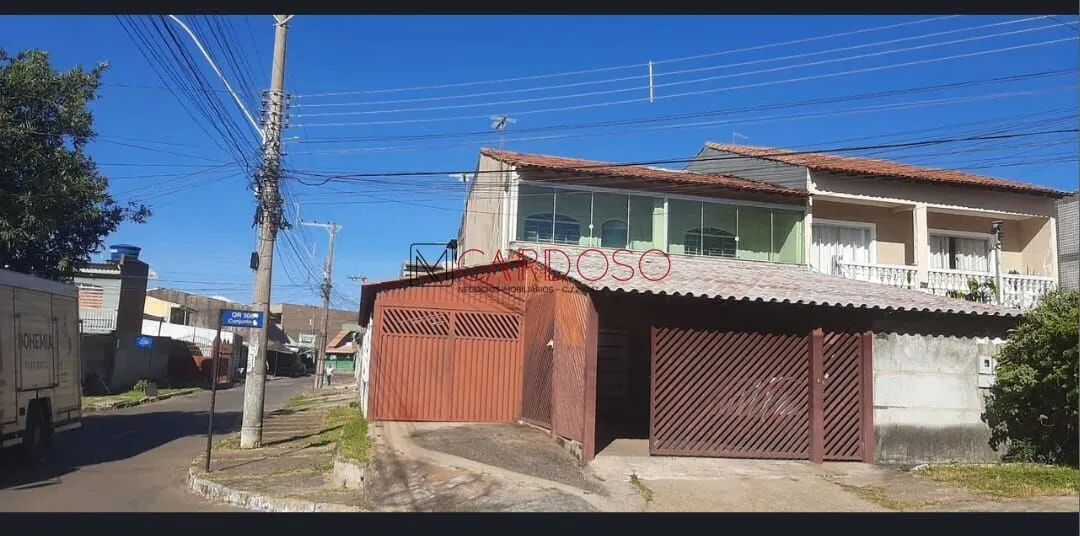Sobrado, esquina , 5 quartos, varanda. Samambaia Sul D207