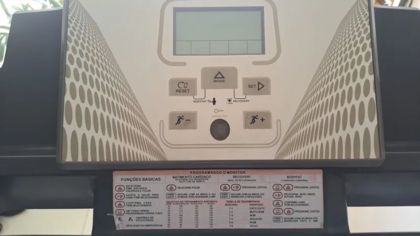 Esteira elétrica Athletic semi nova