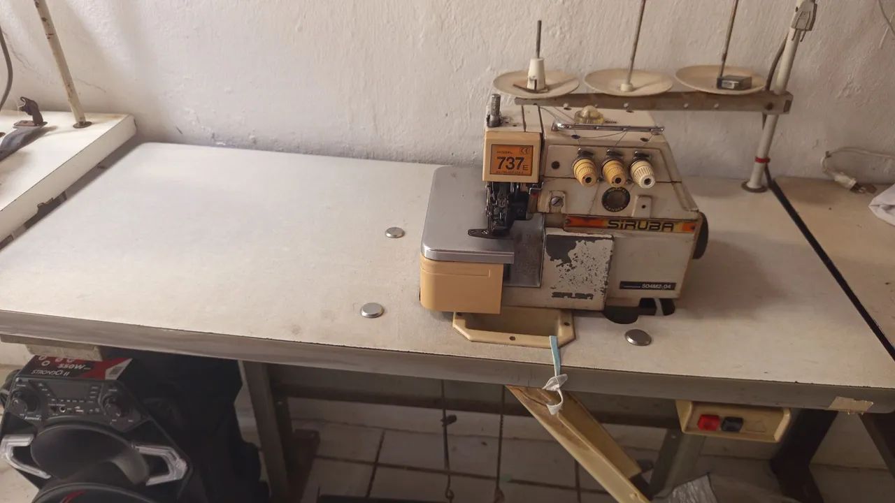 Vendo máquina de costura overlock marca sirubam - Foto 2