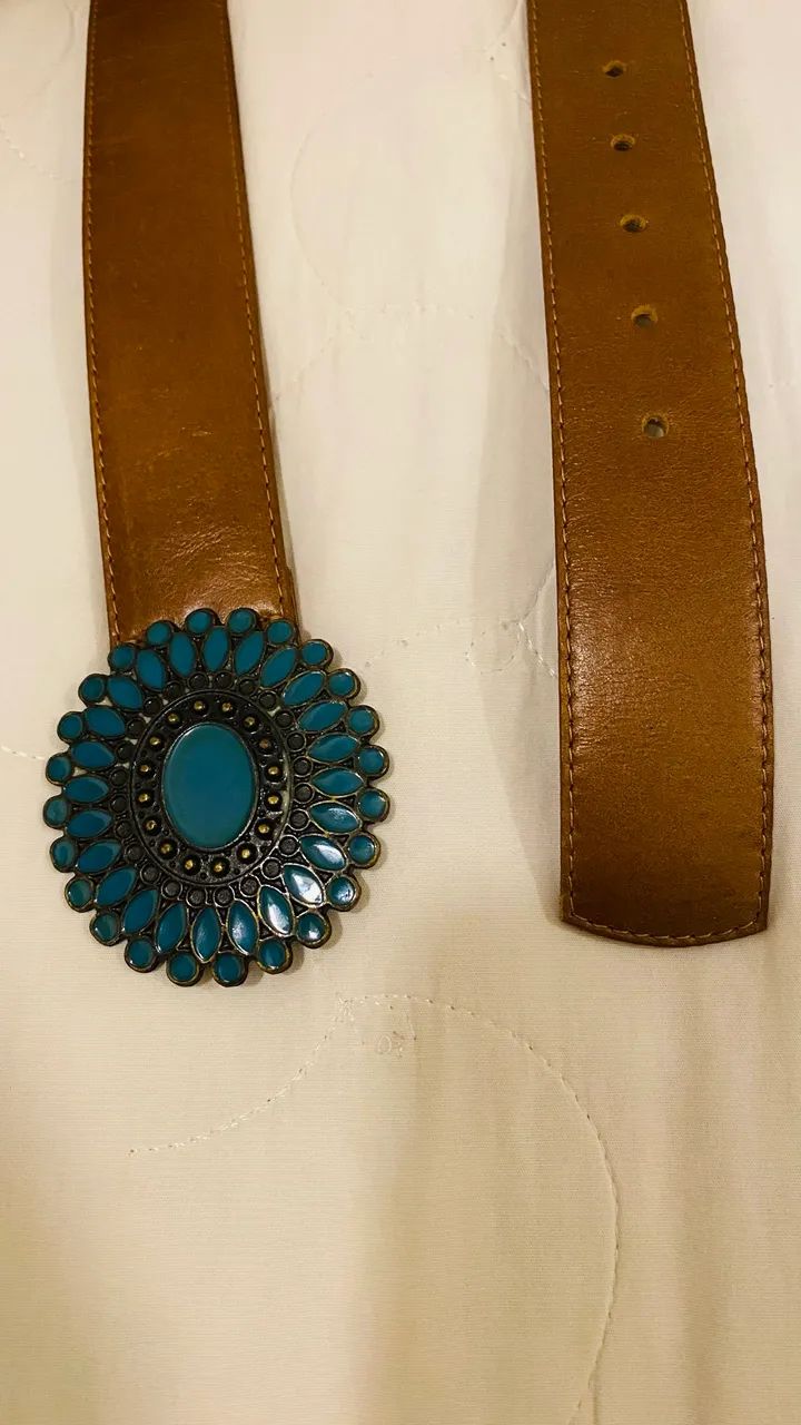 Cinto Feminino Couro Bege com Fivela Azul da Sapatella NOVO ZERO