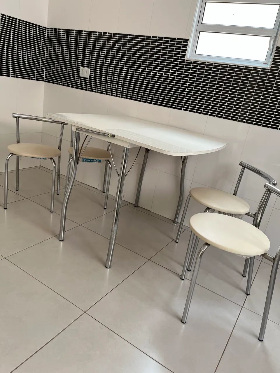 Mesa de cozinha64296272752129120