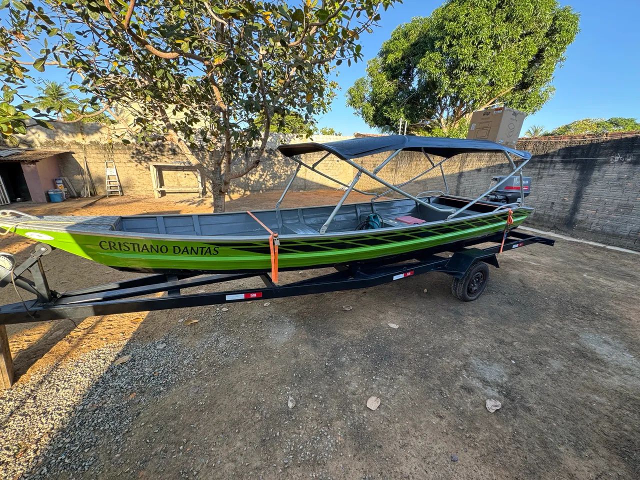 Barco de 6m, carrocinha  emplacada, capota top e motor 40hp yamaha. - Foto 3