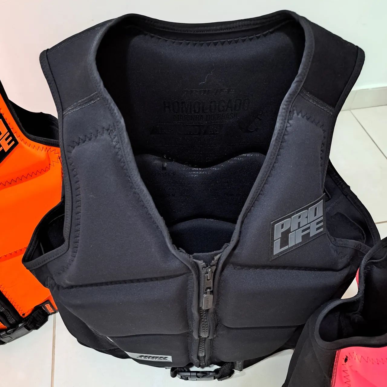 Três coletes salva-vidas para esportes aquáticos - Da Pro Life, quase sem uso! - Foto 3