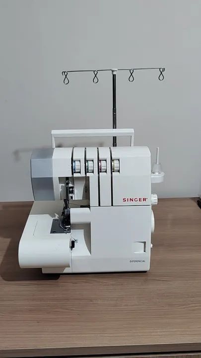 Máquina de Costura Ultralock Singer S0105
