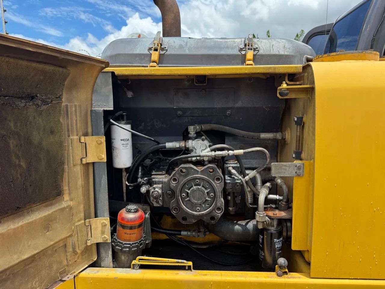 Escavadeira New Holland E215B - Foto 2