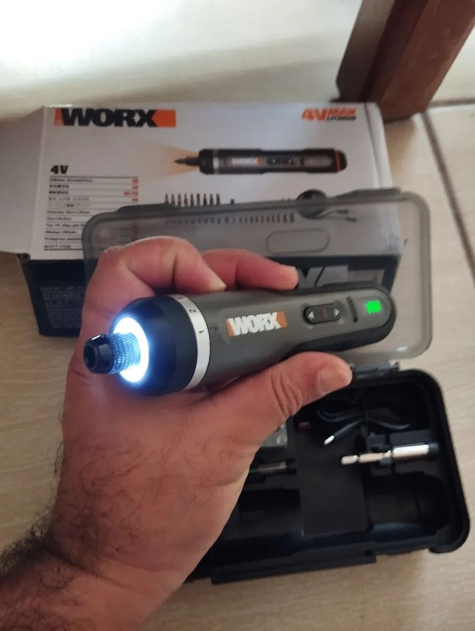 Parafusadeira Elétrica Worx com Kit de Bits nova nunca usada  - Foto 2