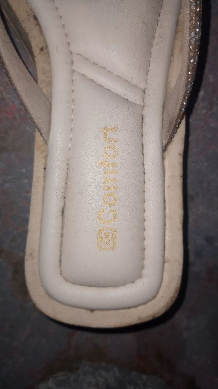 VENDO  UMA SANDÁLIA  confort  - Foto 2