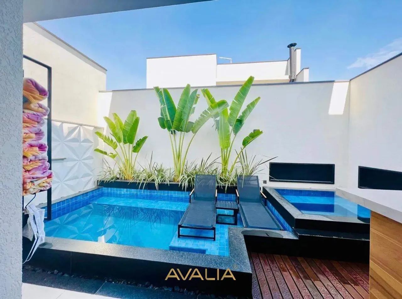 Casa pra Locação com piscina e 3 suítes no Condomínio Vila Ytu em Indaiatuba