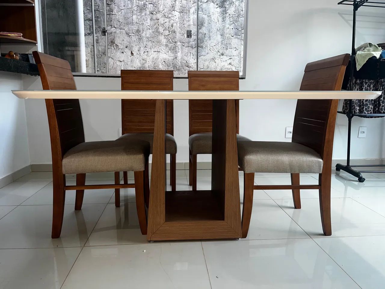 Mesa resistente de madeira pronta entrega nova  - Foto 2