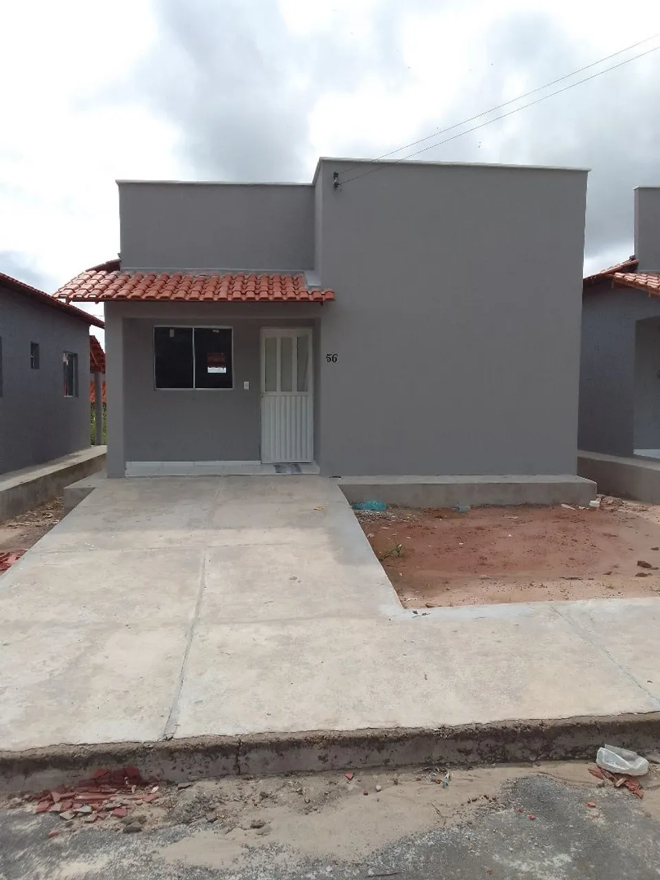 Alugo casa em Altos!