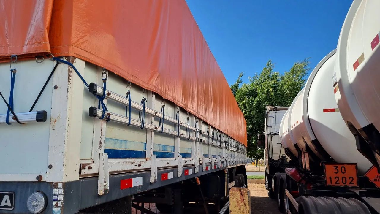 Carreta noma 2012 ls com pneus 