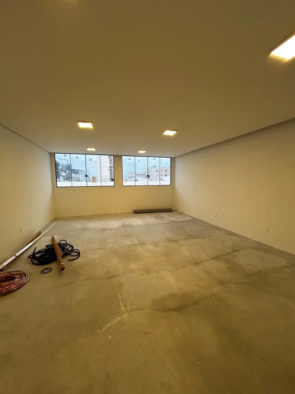 Alugo sala comercial no centro! - Foto 3