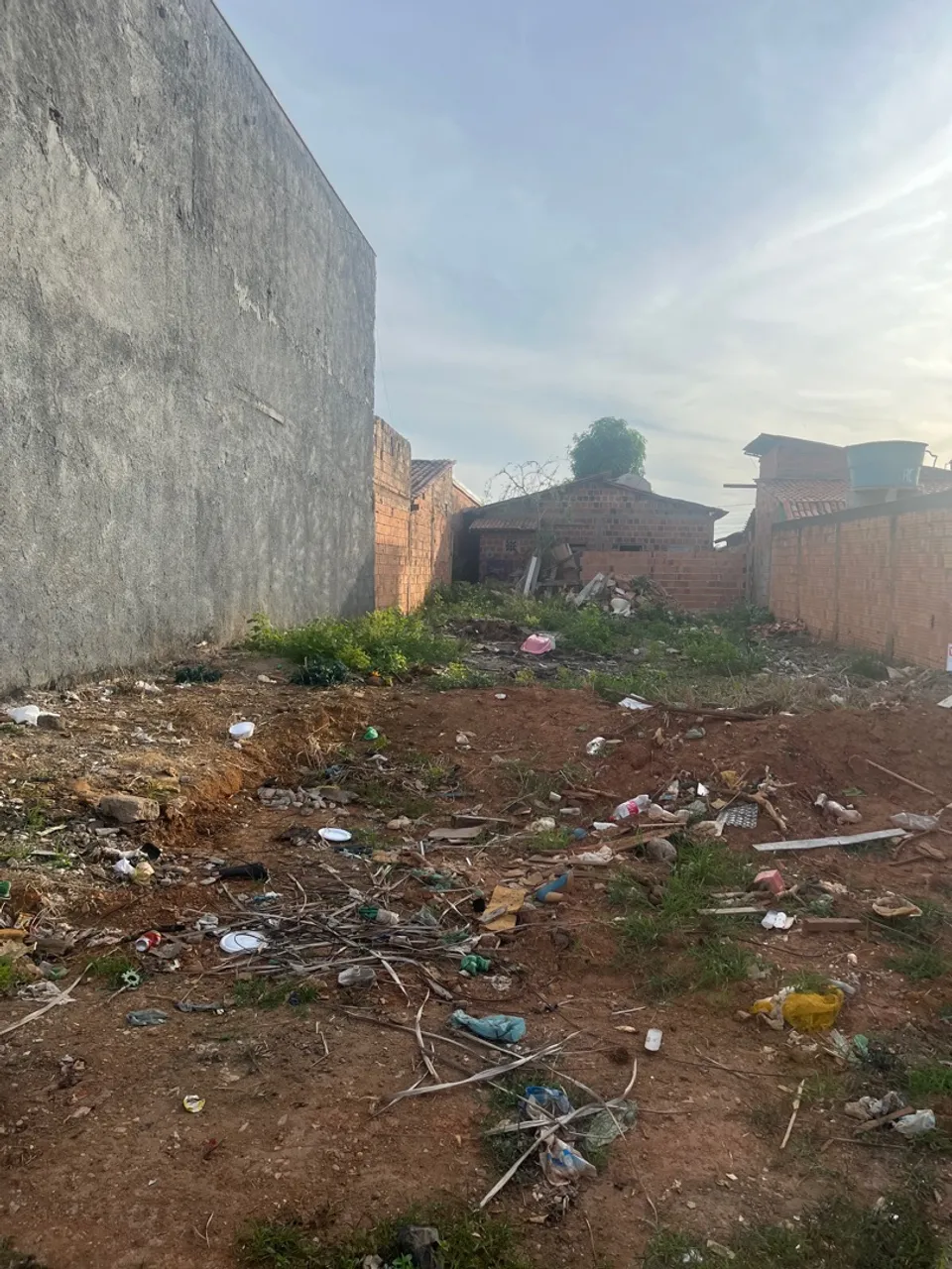 Terreno bem localizado .