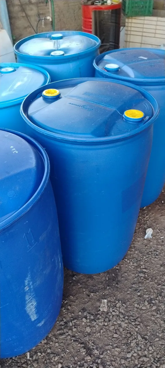 Tambores de plástico azul