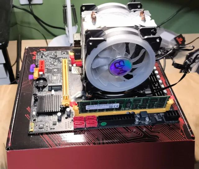 Kit Intel Xeon E5 2989 V2 com 32GB RAM64169975093890120