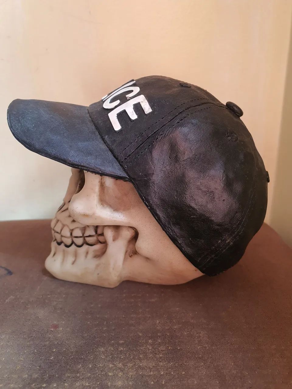 CAVEIRA DA POLICIA EM RESINA - Foto 5