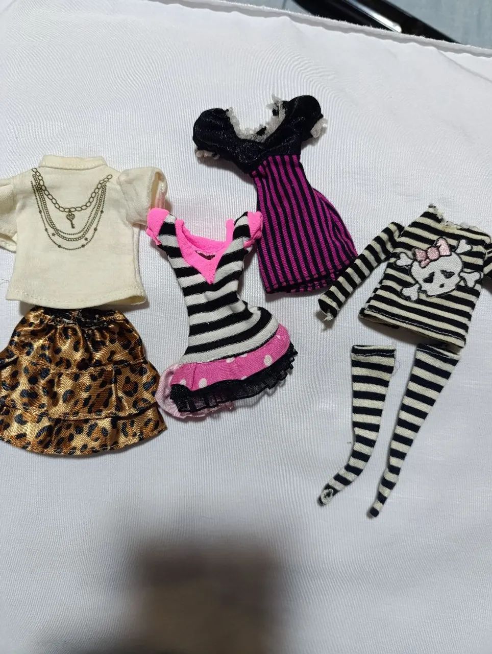 Roupas Monster high e Barbie ,LOTINHO