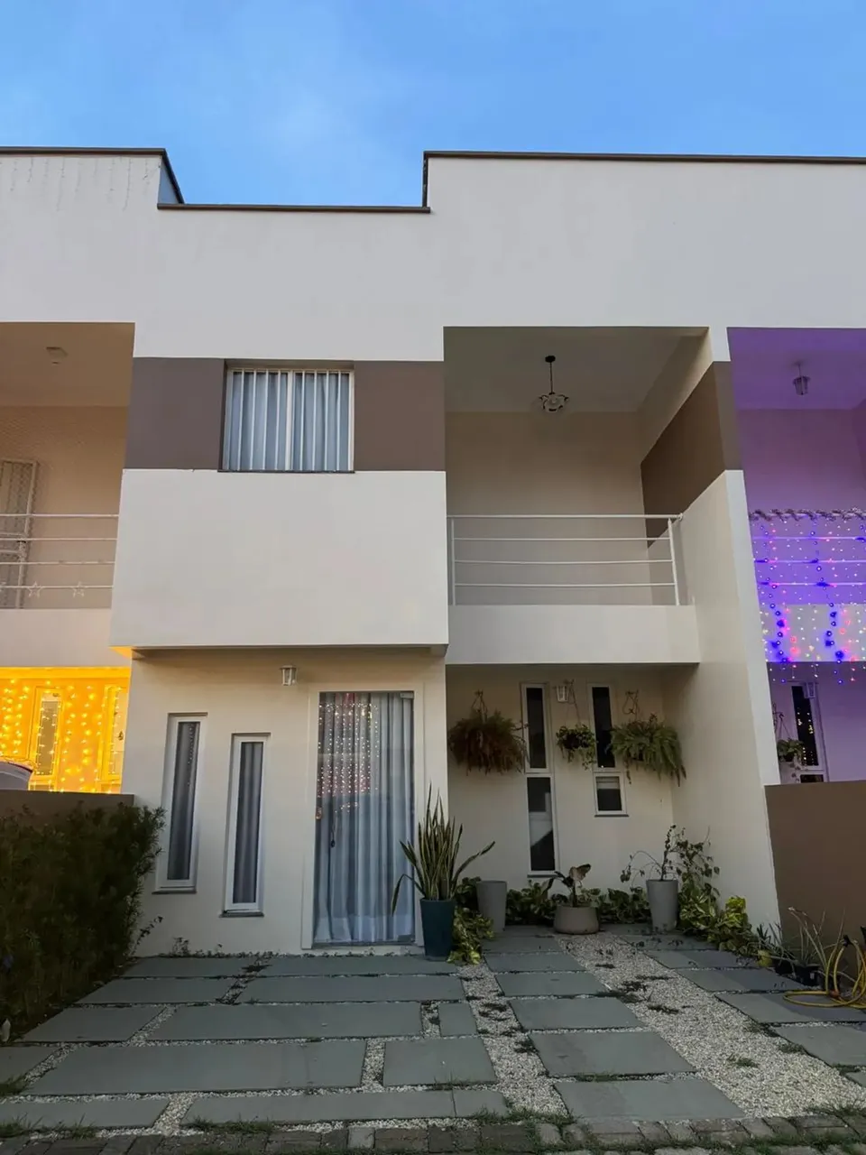 Casa Duplex CONDOMÍNIO VITÓRIA RÉGIA 80 m²/ 02 Suítes 1 Master com Closet ambas Climatizad