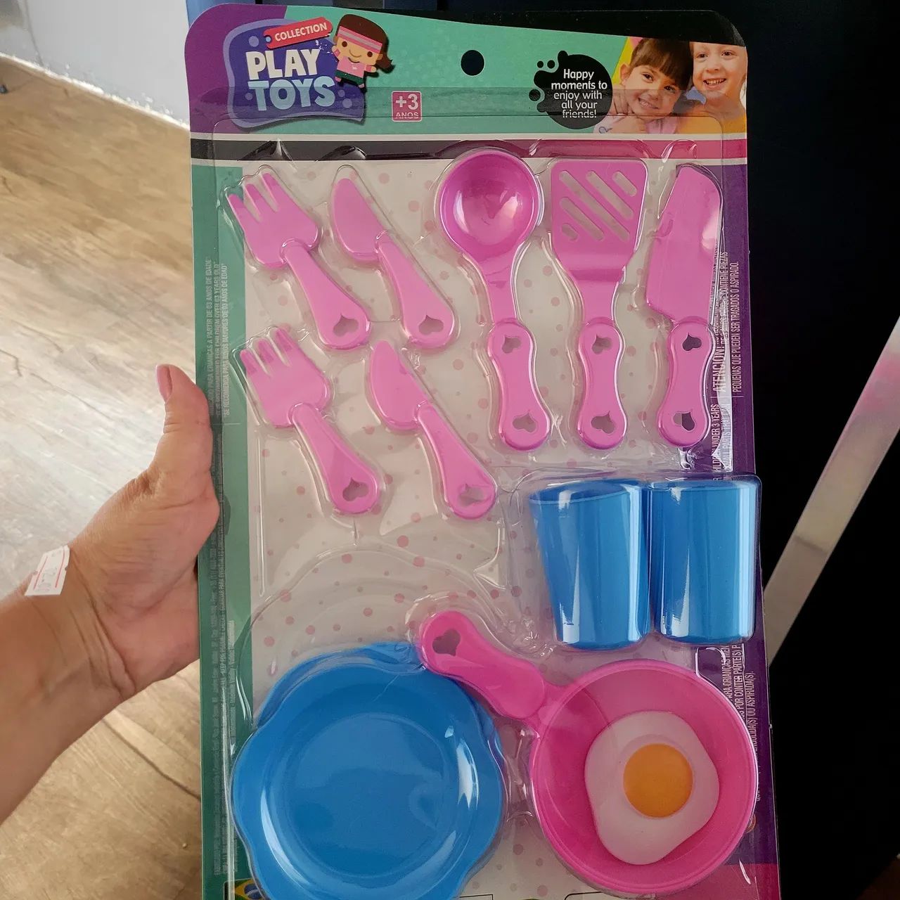 Quatro brinquedos novos