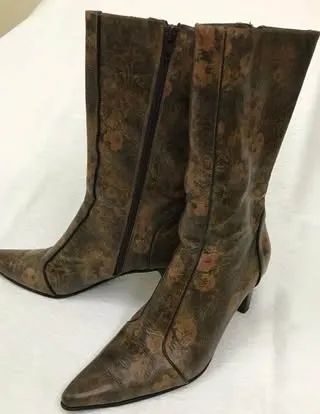 Conjunto De Botas de Couro Legítimo Marrom Com Detalhes + Bolsa Mesmo Padrão  - Foto 2