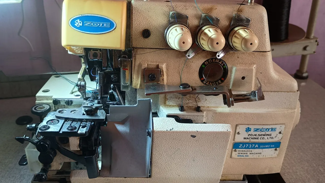 Overlock Zoje ZJ737A - Máquina de Costura Industrial