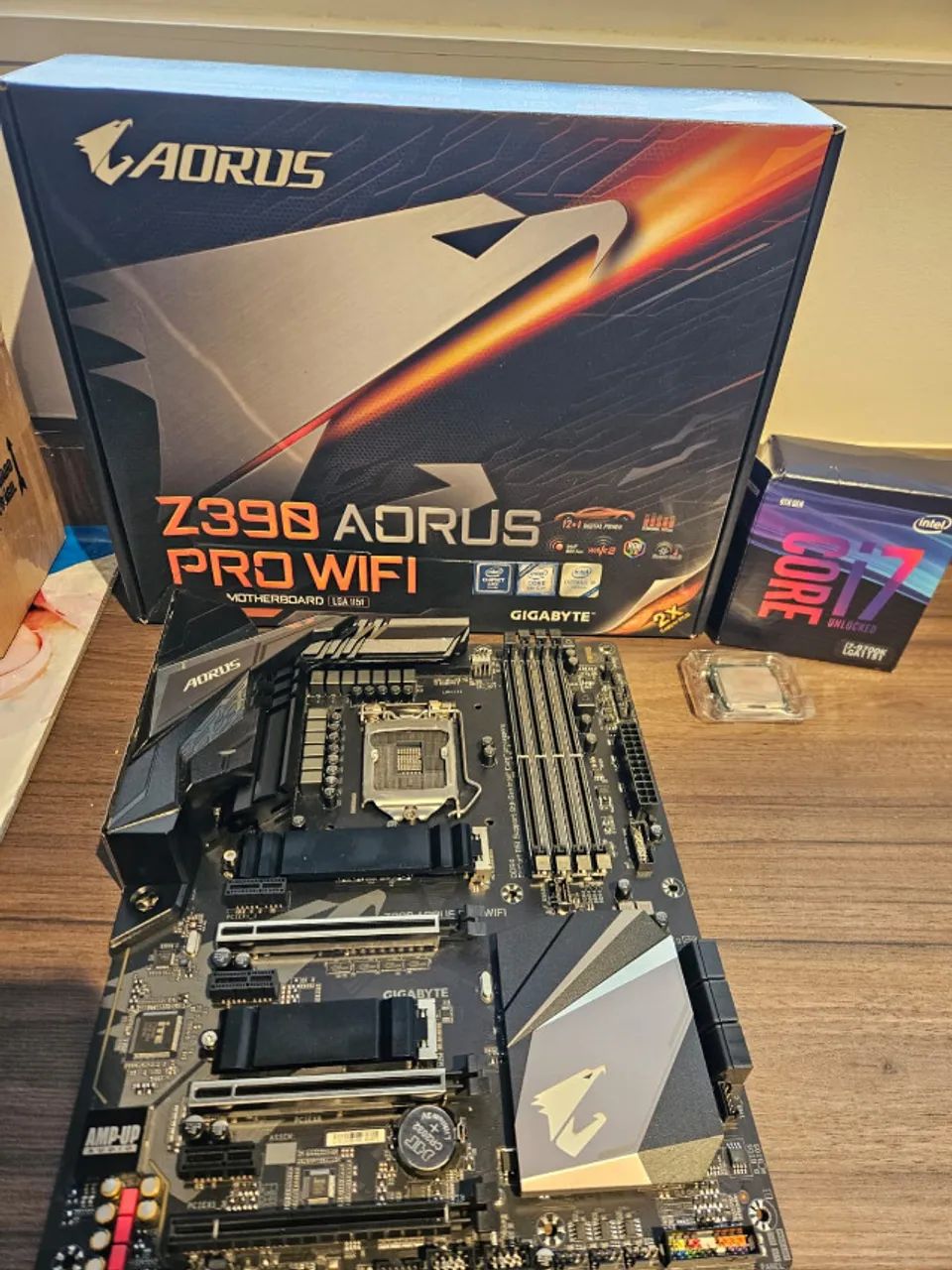 KIT GAMER - i7 9700K + Z390 AORUS PRO WIFI + BRINDE - Peças de