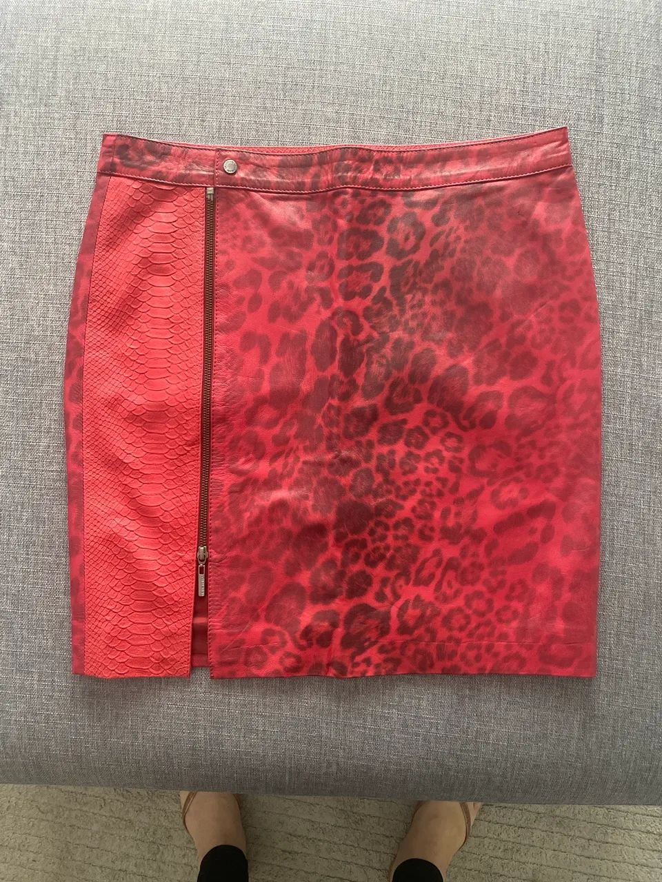 Saia de couro vermelho Le Lis Blanc - Foto 4