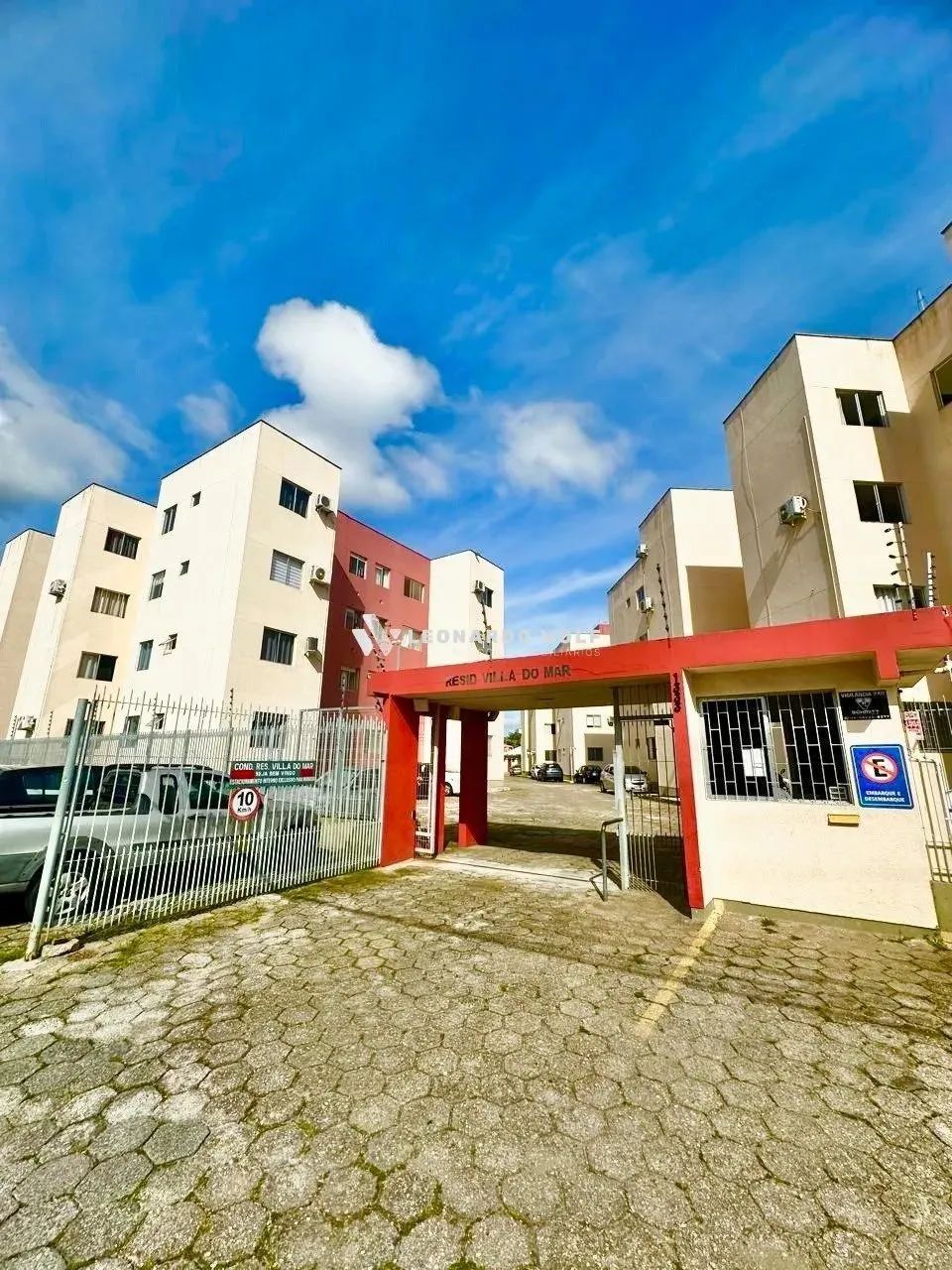 Apartamento 2 dormitórios no Jardim Santiago - São José