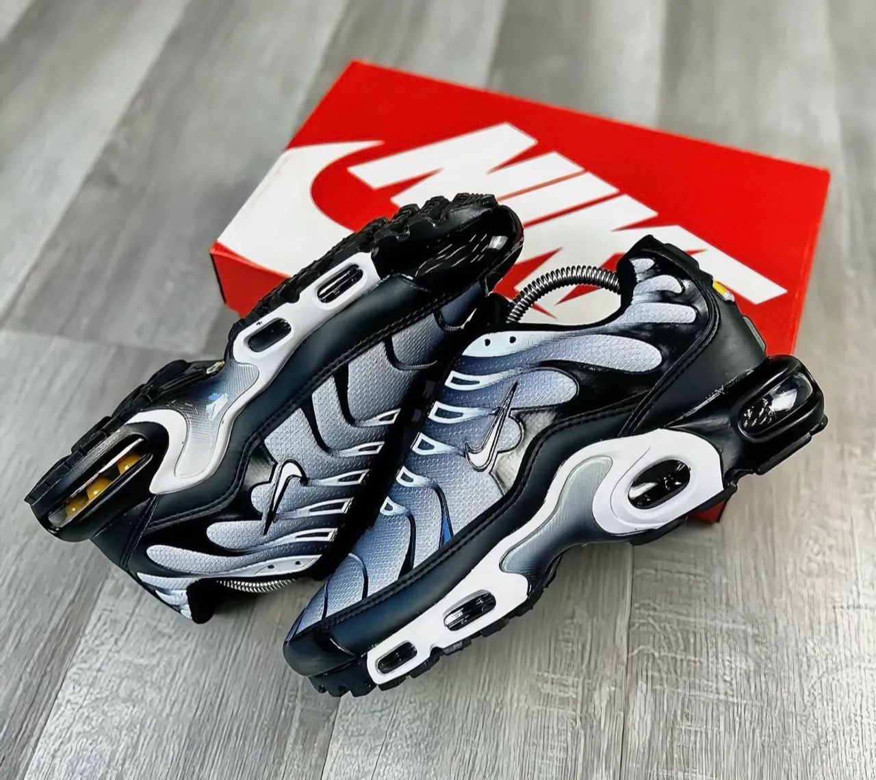 Tênis Nike Air Max TN Oreo - Foto 2