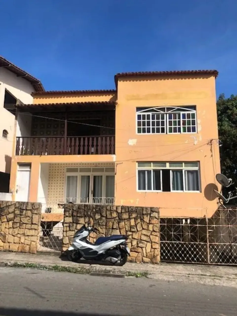 Casa triplex com 8 quartos