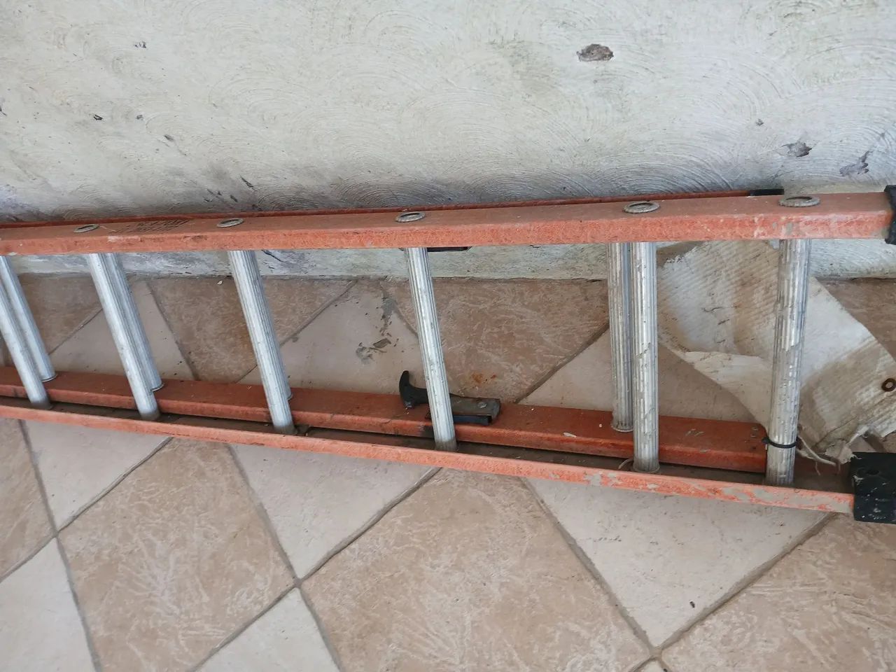 Escada articulada em fibra - 20 degraus eletricista - Foto 2