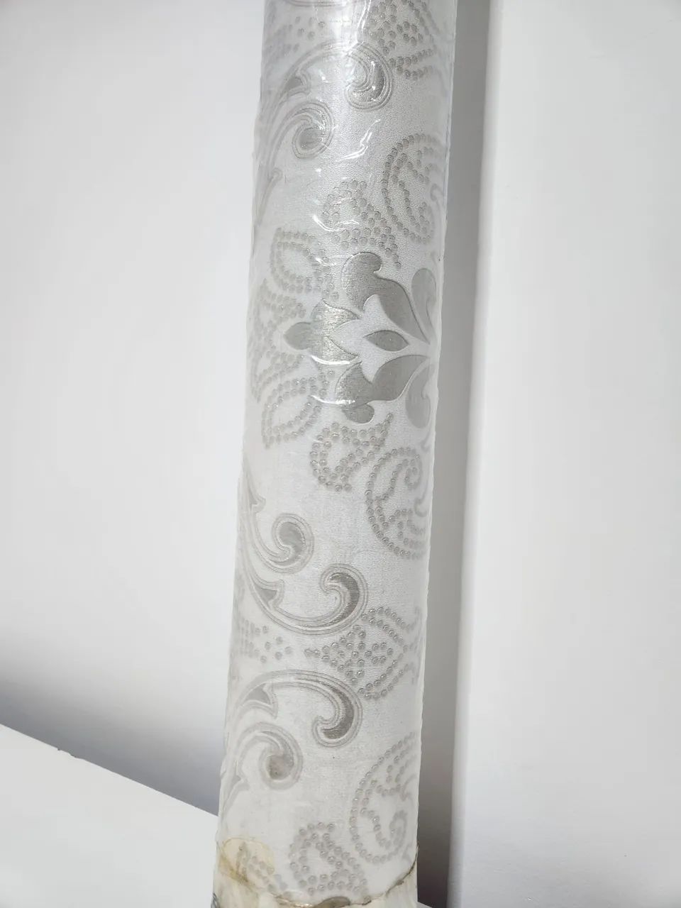 Papel Arabesco Vinilico com 16m2  489,99  NOVO!