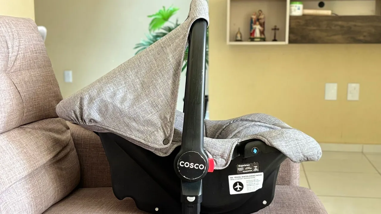 Bebê conforto e carrinho COSCO