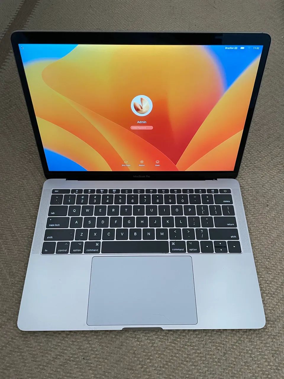 MacBook本体 MacBook Pro 2017 Core i5 16GB 250GB MacBook Pro (13 polegadas, 2017, duas portas Thunderbolt 3